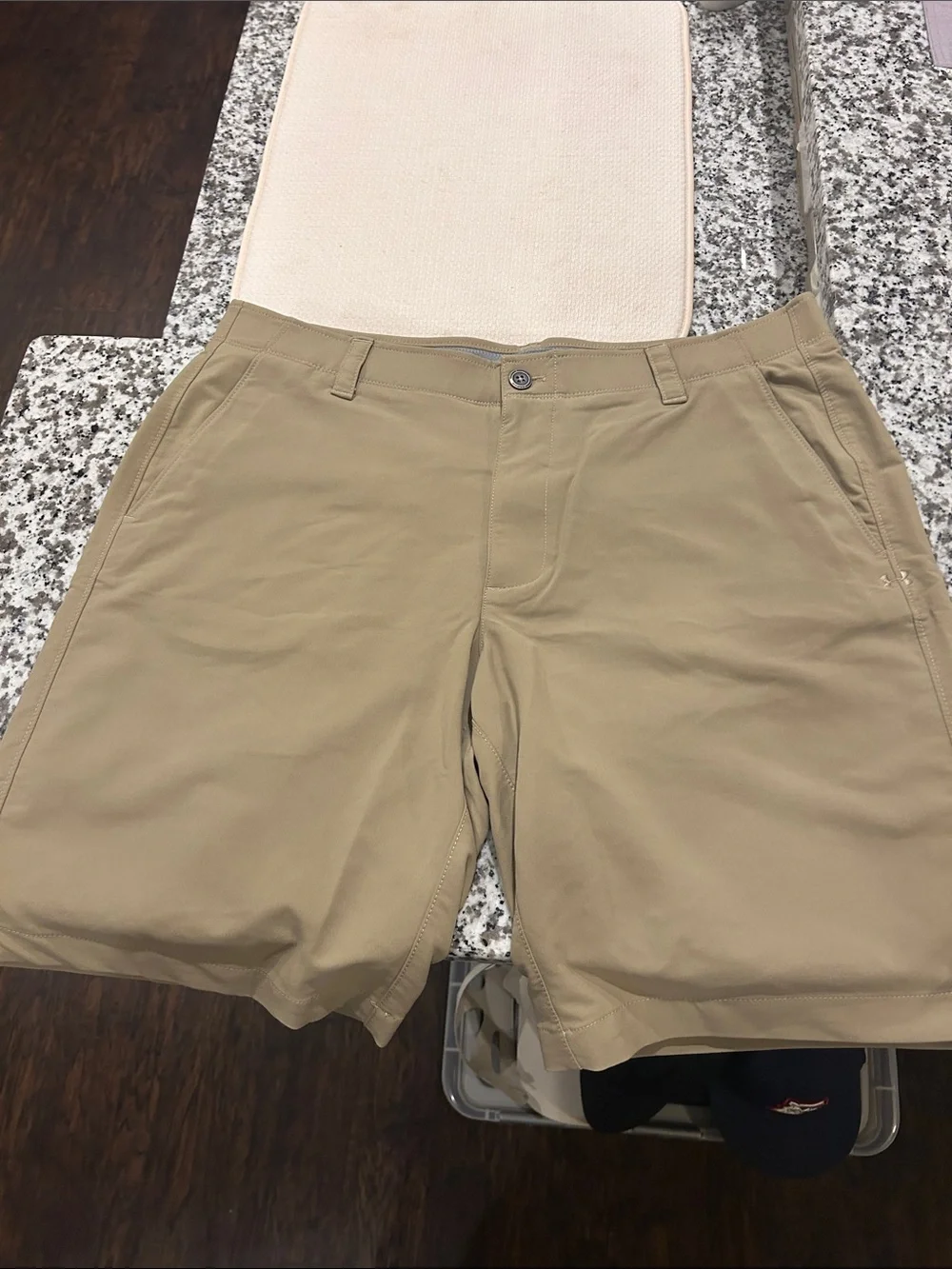 Men's Under Armour Khaki Tan Performance Golf Shorts 38